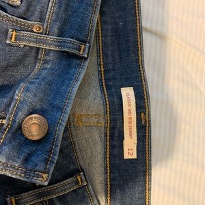 Levi women classic midrise skinny